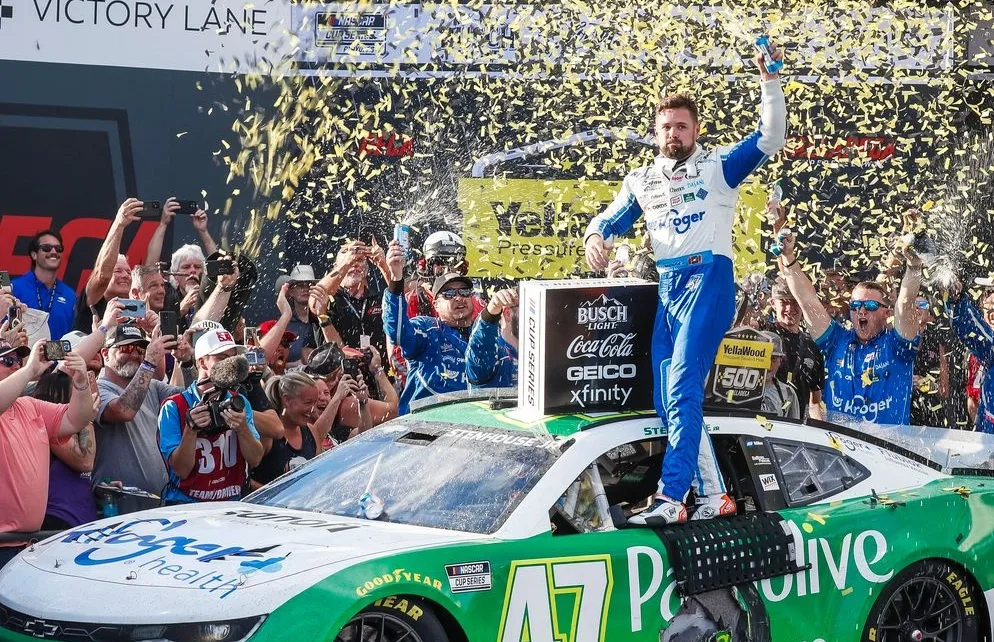 Ricky Stenhouse Jr wins dramatic Talladega Cup race in photo finish