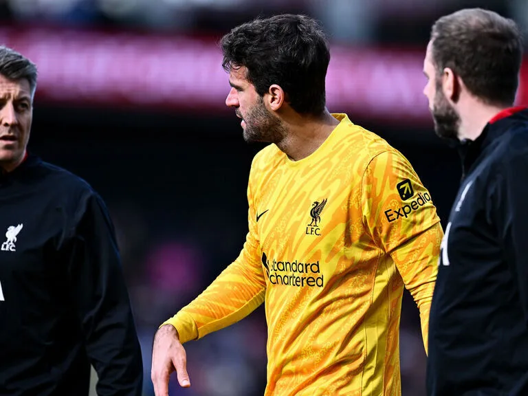 Report: Liverpool ‘keeper Alisson set for 6 weeks out