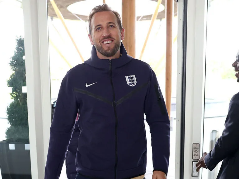 Captain Kane trains alone after joining England with suspected leg injury